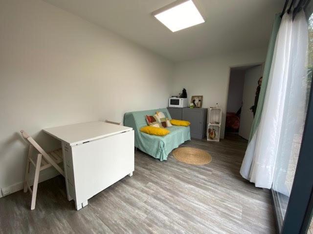 Le Temps d une Pause - Studio Indépendant climatisé jusqu à 4 personnes avec vue sur le Beaujolais - Borne recharge véhicule électrique Montmerle-sur-Saone Exterior foto